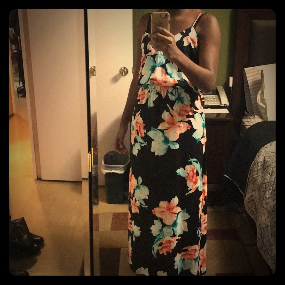 A lovely maxi dress perfect for summer dates!